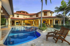 Main River Grandeur Mansion, 5Bed, Pool & Sauna